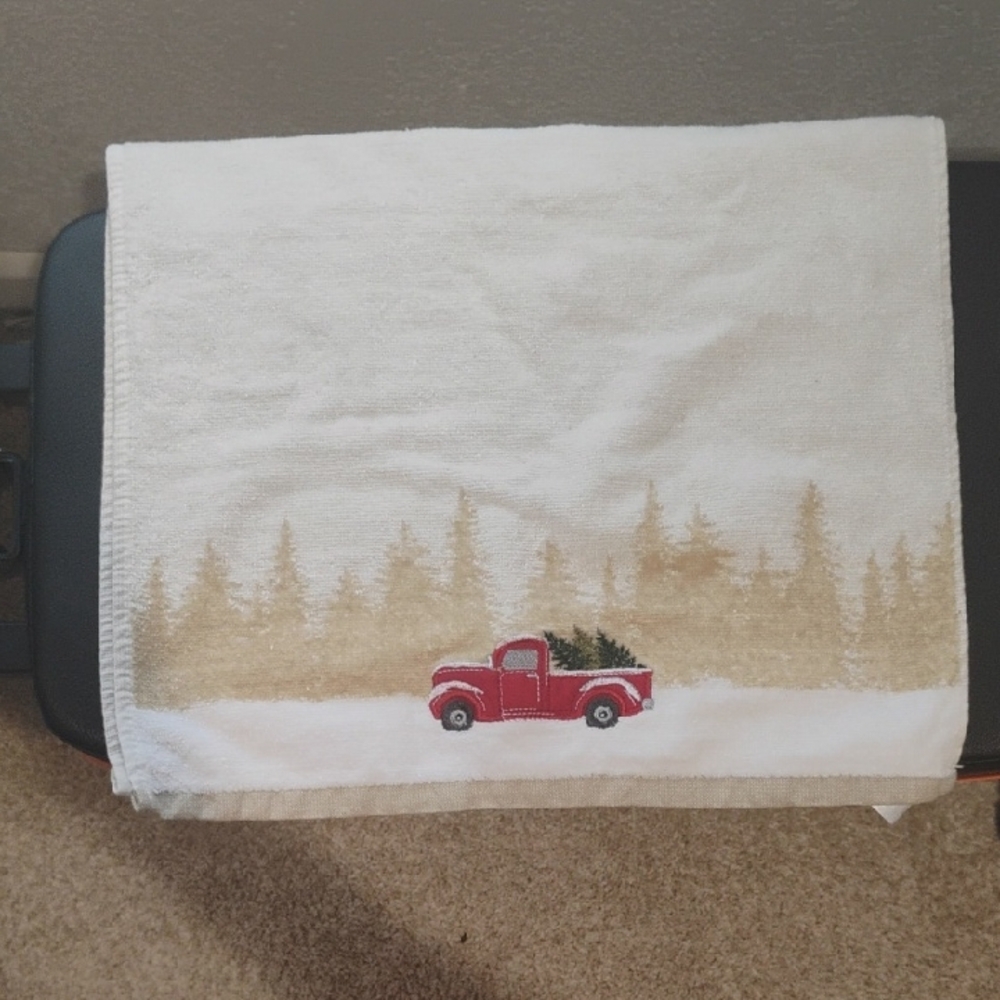 St. Nicholas Square Cream and Tan Towel